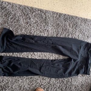 Black yoga pants